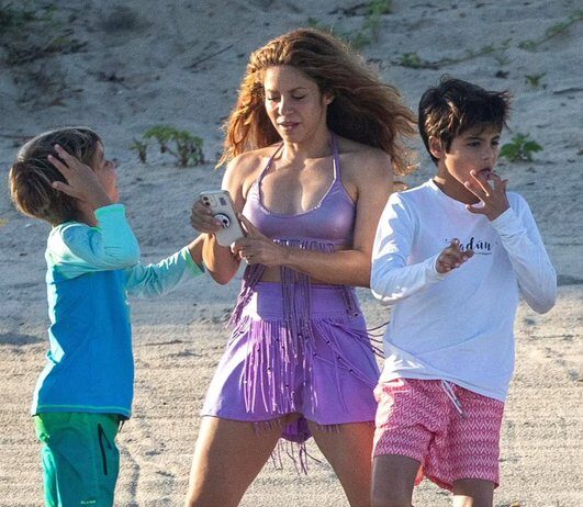 Shakira se olvida de Piqué y disfruta de unas vacaciones en México con sus hijos