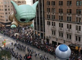 Miles disfrutan del desfile por el Día de Acción de Gracias en Nueva York