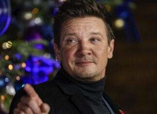 Jeremy Renner, actor del universo Marvel, se encuentra en estado crítico tras un accidente quitando nieve