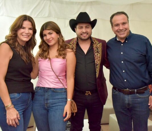 Viven Julión Álvarez y miles de personas exitosa noche en Fiestas del Pitic 2023