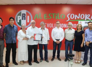 Reconocen a Gilberto Otero por sus 51 años en el priismo