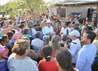 Atiende gobernador Alfonso Durazo zonas afectadas por el paso del huracán Hilary en el sur de Sonora