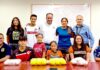 Entrega Toño Astiazarán apoyo económico a deportistas