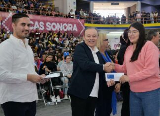 Cierra Gobernador Durazo año histórico en entregas de becas a estudiantes sonorenses
