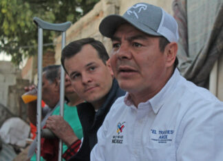 Escucha Jorge «Travieso» Arce a vecinos de la colonia Norberto Ortega