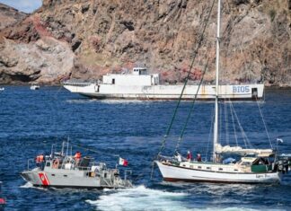 Realizan ceremonia de hundimiento del ex buque Suchiate BI-05