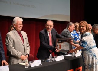 Preside Gobernador ceremonia de homenajeados de Cobach 2024