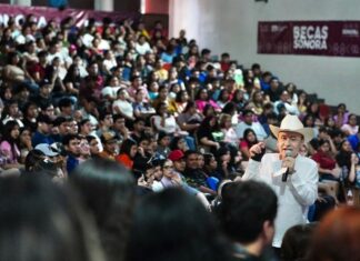 Beneficia Gobernador Durazo a navojoenses con entrega de becas y acciones de salud