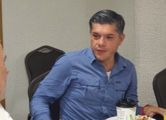 ’Chuy’ Flores le niega al ‘Beto’ Vázquez toma de protesta en la comunidad del Júpare