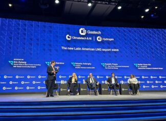 Promueve Gobernador Durazo Plan Sonora en Expoenergética más grande del mundo