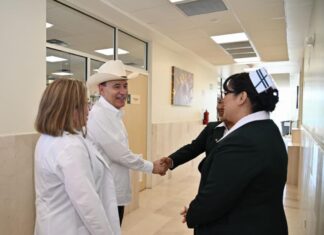 Logra Gobernador Durazo incremento del 30% al salario de médicos especialistas en Sonora