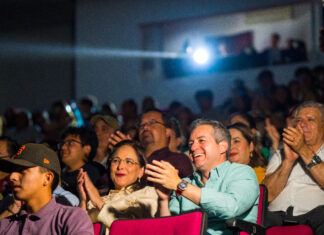 Miles de sonorenses asisten a obra de teatro impulsada por Omar Del Valle Colosio donde promueven el cuidado del agua