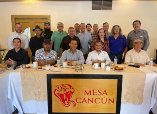 Alberto Vázquez Valencia destaca avances en Huatabampo durante encuentro con periodistas en la Mesa Cancún