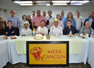 Juan Ochoa Valenzuela expone retos y proyectos ganaderos en la Mesa Cancún