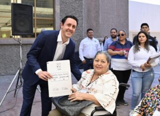 Entrega Gobernador Durazo escrituras a 250 familias de Hermosillo para garantizar certeza patrimonial