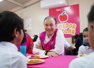 Gobernador Durazo arranca distribución de libros de texto y desayunos gratuitos para alumnos de educación básica