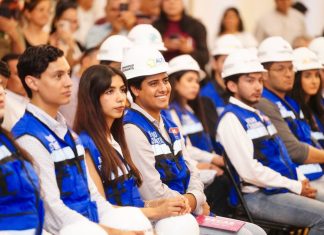 Gobernador Durazo y empresariado coordinan esfuerzos para profesionalizar a jóvenes en la industria con entrega de becas