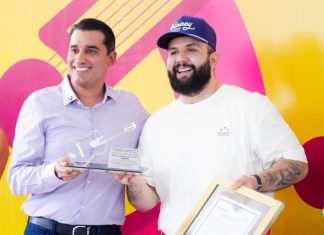 Reconoce Gobierno de Sonora a Carín León como exalumno distinguido de la secundaria General No. 4: SEC