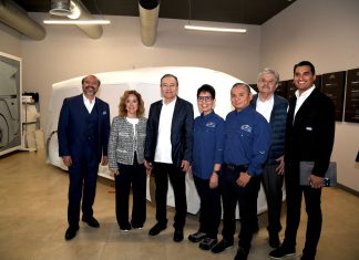 Gobernador Durazo supervisa avances del primer vehículo eléctrico que se construye en Sonora