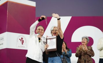 Gobernador Durazo celebra compromiso de trabajadores del estado durante el XLIII Festejo del Servidor Público 2025