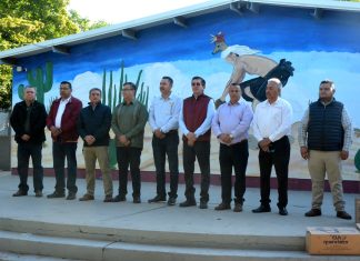 Entrega Alcalde Elías Retes instrumental para banda de guerra a Centro Escolar del Mayo