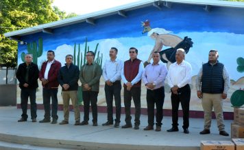 Entrega Alcalde Elías Retes instrumental para banda de guerra a Centro Escolar del Mayo