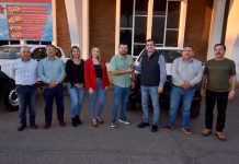 Entrega Elías Retes nuevas camionetas a SIUE para refuerzo a programa de bacheo