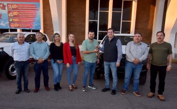 Entrega Elías Retes nuevas camionetas a SIUE para refuerzo a programa de bacheo