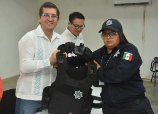 Entrega Elías Retes fornituras y chalecos balísticos a Seguridad Municipal
