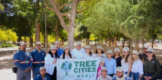 Celebra Toño Astiazarán reconocimiento de Hermosillo como Ciudad Árbol en el Mundo con siembra de guayacanes en el Parque Madero