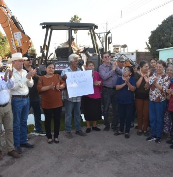 Agilizan reparaciones de colapsos de drenajes usando maquinaria donada por el Gobierno Estatal