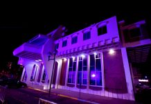 En homenaje a las mujeres, Palacio de Navojoa se «Pinta de Morado»