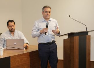 Dialoga Omar Del Valle Colosio con jóvenes sobre cuidado del agua