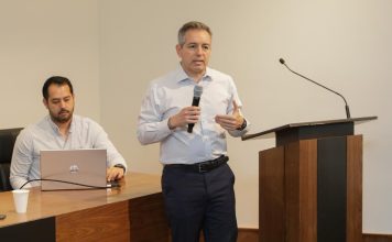 Dialoga Omar Del Valle Colosio con jóvenes sobre cuidado del agua