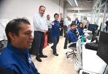 Reconoce Toño Astiazarán talento local que trabaja en vehículo eléctrico multipropósito