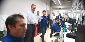 Reconoce Toño Astiazarán talento local que trabaja en vehículo eléctrico multipropósito