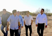 Supervisa Toño Astiazaran operación de 3 mil paneles solares para eficientar suministro de agua en los hogares