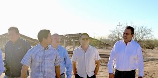 Supervisa Toño Astiazaran operación de 3 mil paneles solares para eficientar suministro de agua en los hogares