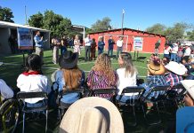 Hace equipo Toño Astiazarán con comunidad escolar para construir cancha de futbol