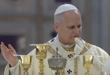 León XIV lamenta una humanidad “de rodillas” por tanta brutalidad en misa de Cena del Señor