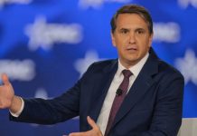 Trump oficializa al relevo de Pam Bondi: el nuevo fiscal general será el abogado Todd Blanche