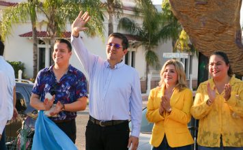 Alcalde Elías Retes y la presidenta del DIF realizan caminata de concientización por días mundiales del Síndrome de Down y Autismo