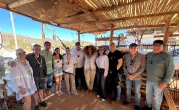 Entrega Omar Del Valle Colosio una tonelada de croquetas a comunidad comca’ac