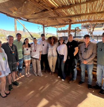 Entrega Omar Del Valle Colosio una tonelada de croquetas a comunidad comca’ac