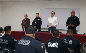 Entrega Elías Retes nombramientos de ascensos a 120 Policías Municipales