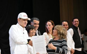 Gobernador Durazo y Sedatu entregan escrituras y fortalecen certeza patrimonial en Sonora