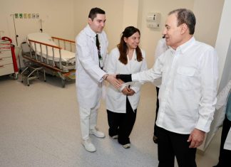 Gobernador Durazo impulsa capacitación a médicos con mil becas para fortalecer atención a la salud