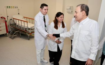 Gobernador Durazo impulsa capacitación a médicos con mil becas para fortalecer atención a la salud