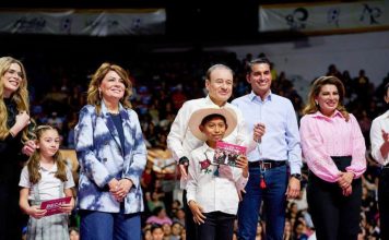 Avanza Sonora en educación: entrega Gobernador Durazo más de 4 mil becas a estudiantes de primaria