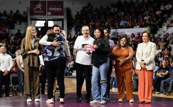 Gobernador Durazo fortalece economía de 16 mil familias con tarjetas de oportunidades del Bienestar